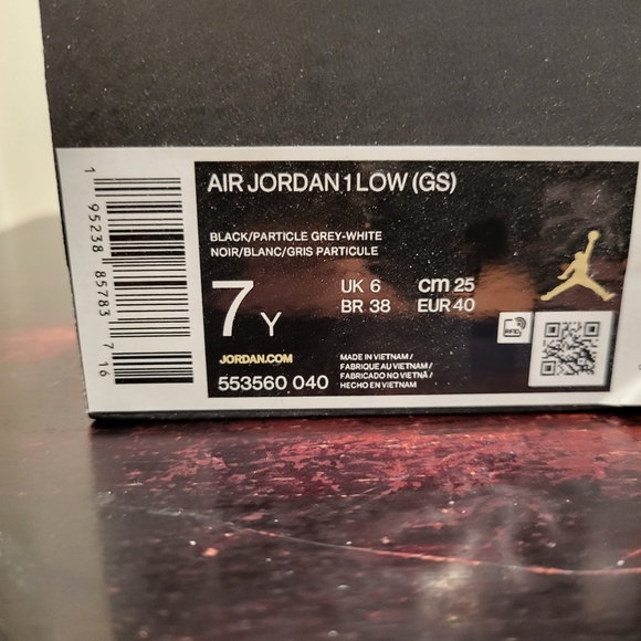 The Air Jordan 1 Low Black White Grey (GS) - Picture 8 of 8